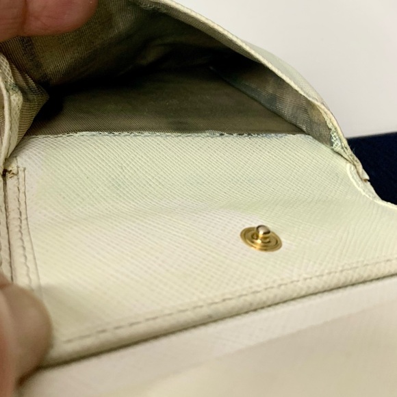 Authentic PRADA Logo Leather Lip Design Bi-Fold compact Wallet Ivory W/Box - Picture 5 of 11